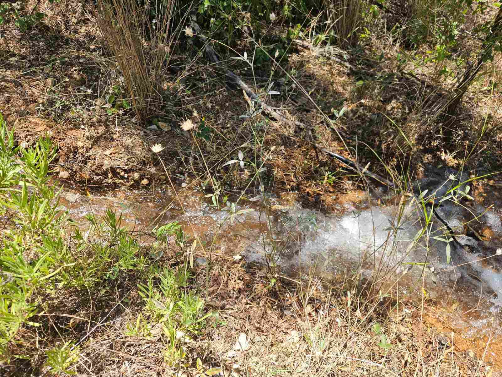 Χάνονται εκατοντάδες κυβικά νερού εδώ και δύο εβδομάδες στο Καπανδρίτι – Καταγγελίες για υπέρογκες χρεώσεις και προσφυγή πολιτών στη Δικαιοσύνη!