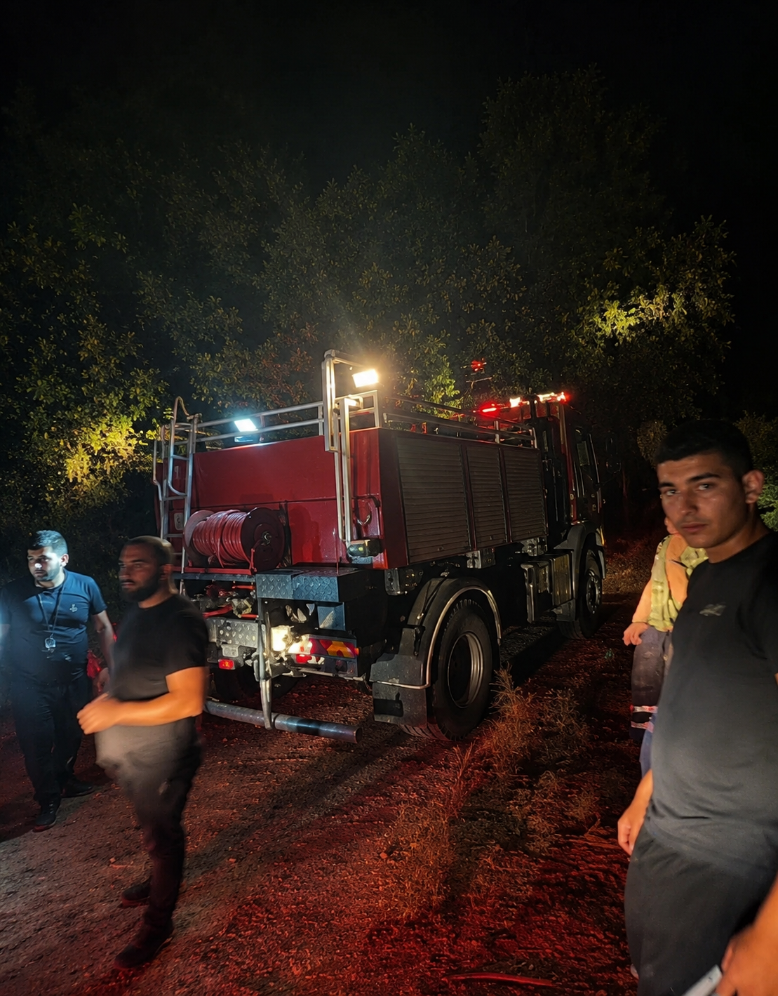 Φωτιά στο Κοτρώνι Αυλώνα. Η άμεση επέμβαση απέτρεψε τα χειρότερα! Τραυματίστηκε εθελοντής