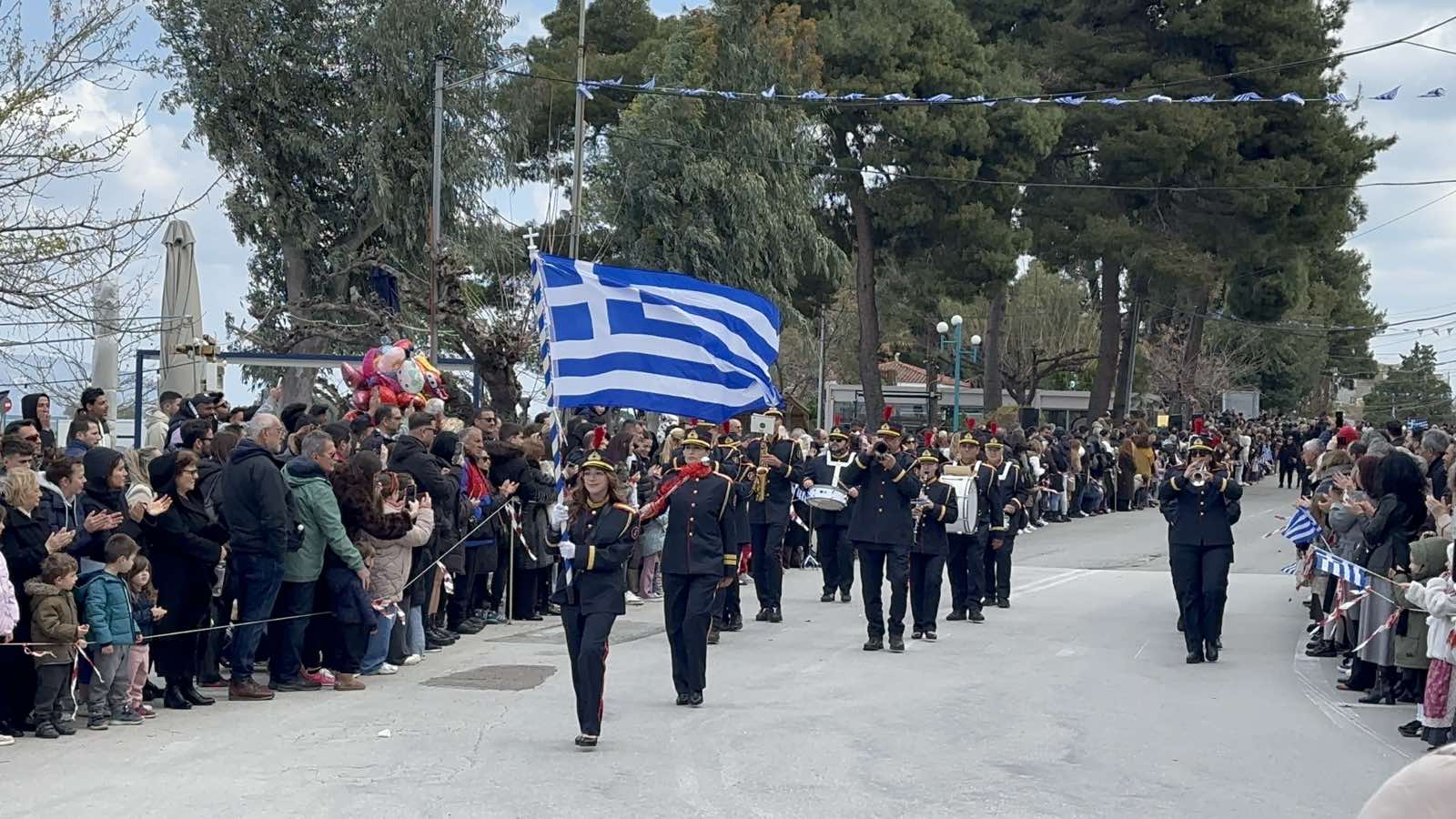 Με Λαμπρότητα η Παρέλαση στον Παραλιακό των Νέων Παλατίων
